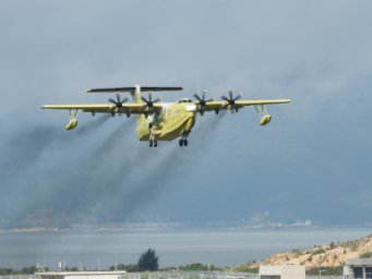 AG600“鲲龙”批生产首架机完成生产试飞