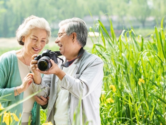 出游门槛多 高龄老人跟团如何才能更顺畅？