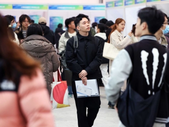 金融圈就业竞争加剧，银行为何成为求职的主战场 卷学历。   42113分钟前